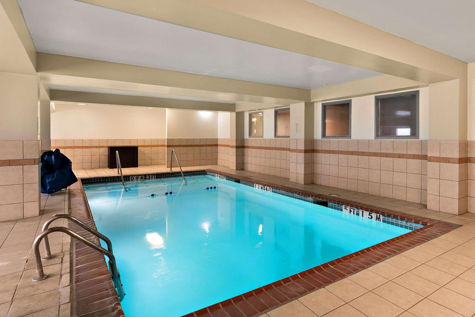 Quality Inn Memphis Northeast Near I-40 מראה חיצוני תמונה