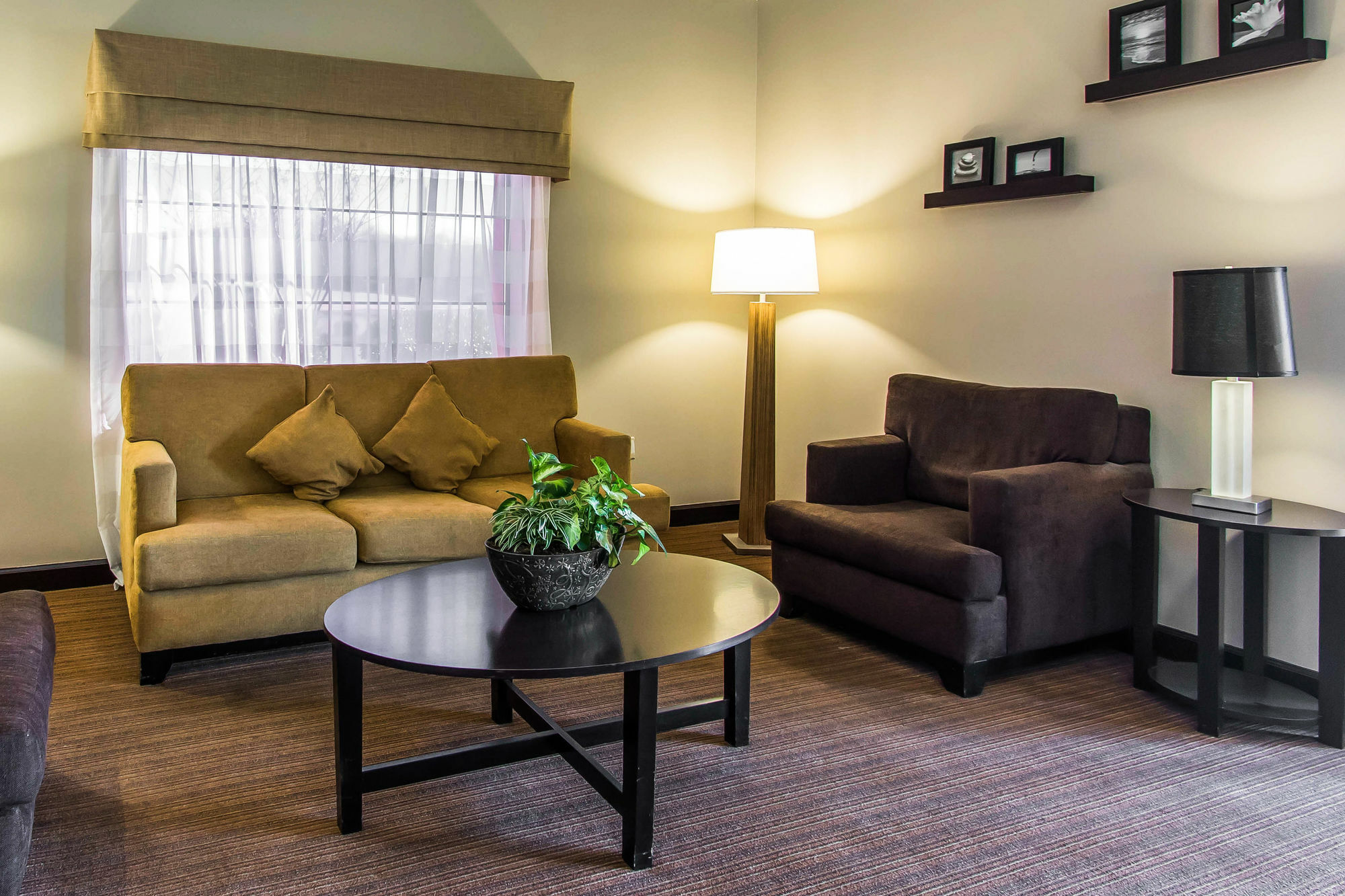Quality Inn Memphis Northeast Near I-40 מראה חיצוני תמונה